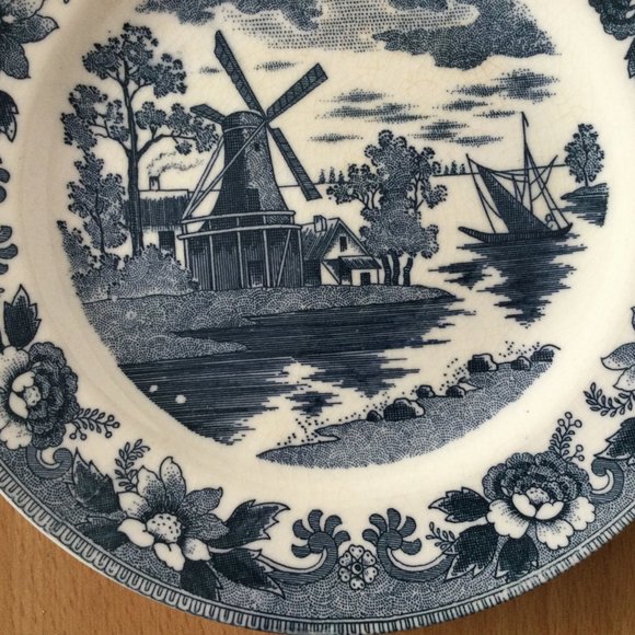 Beautiful decorative plate flower edge windmill in center 7.3" - Picture 4 of 5
